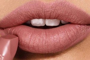Kesalahan Memilih Lipstik bagi Wanita Berkulit Sawo Matang